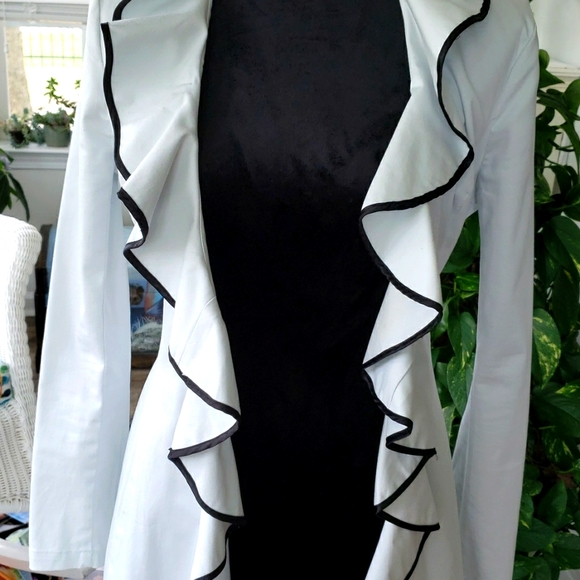 💥White Ruffled Long Sleeve Jacket - Sz S - Picture 6 of 7